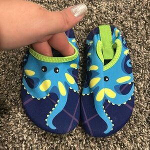 Toddler swim shoes never worn
